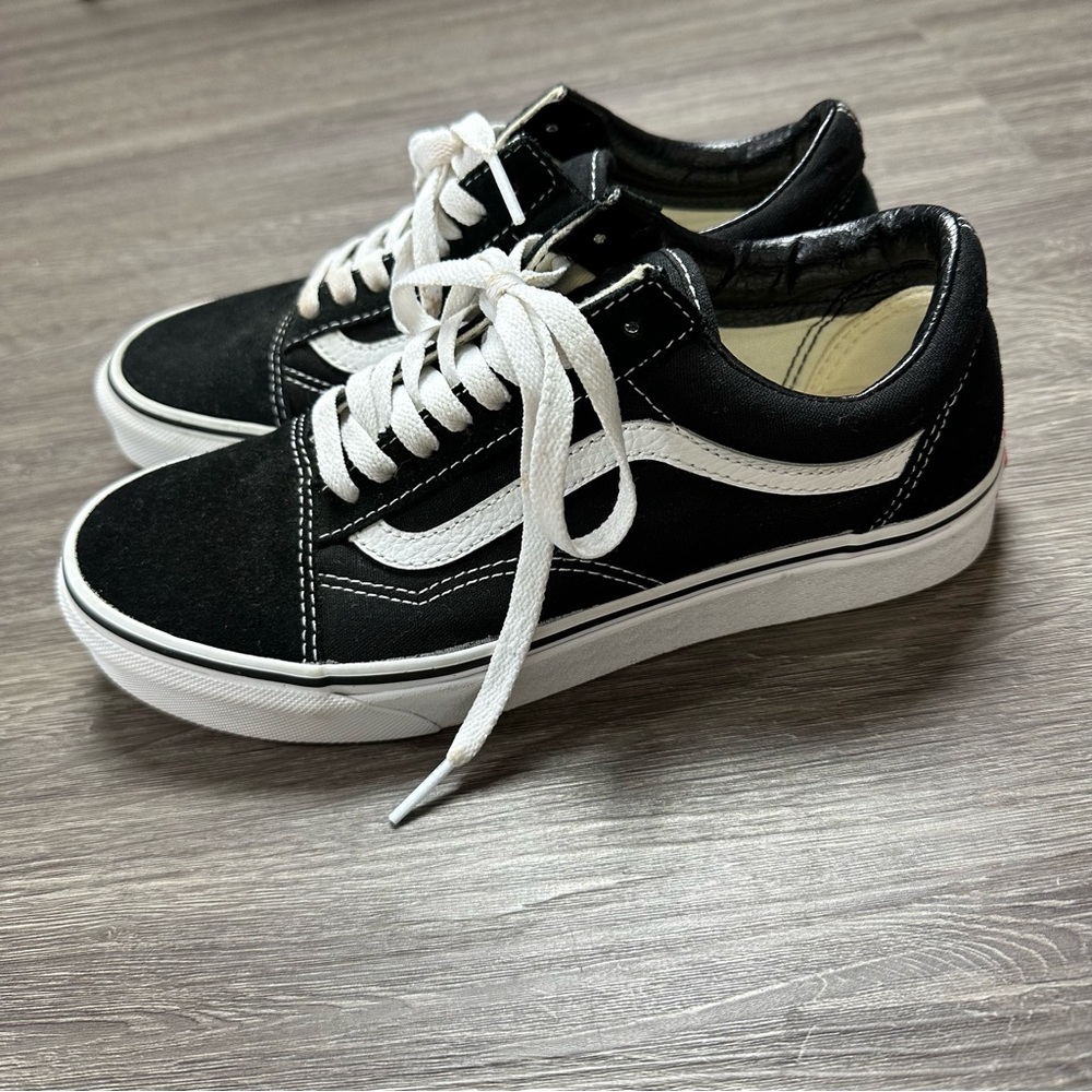 Vans Old Skool Black and White Shoes Women's Size 8, Mens 6.5